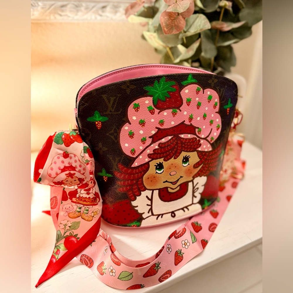 Authentic Louis Vuitton Strawberry Shortcake theme bag - Picture 2 of 13